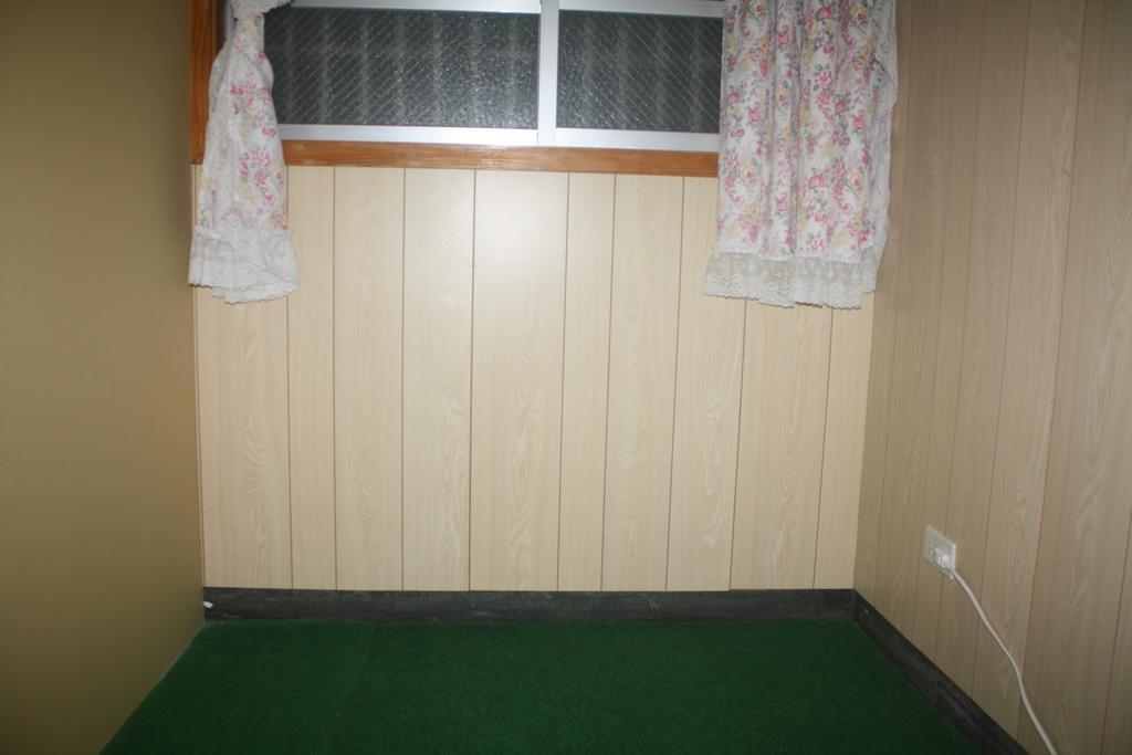 Koza Share House Hotel Okinawa Bagian luar foto