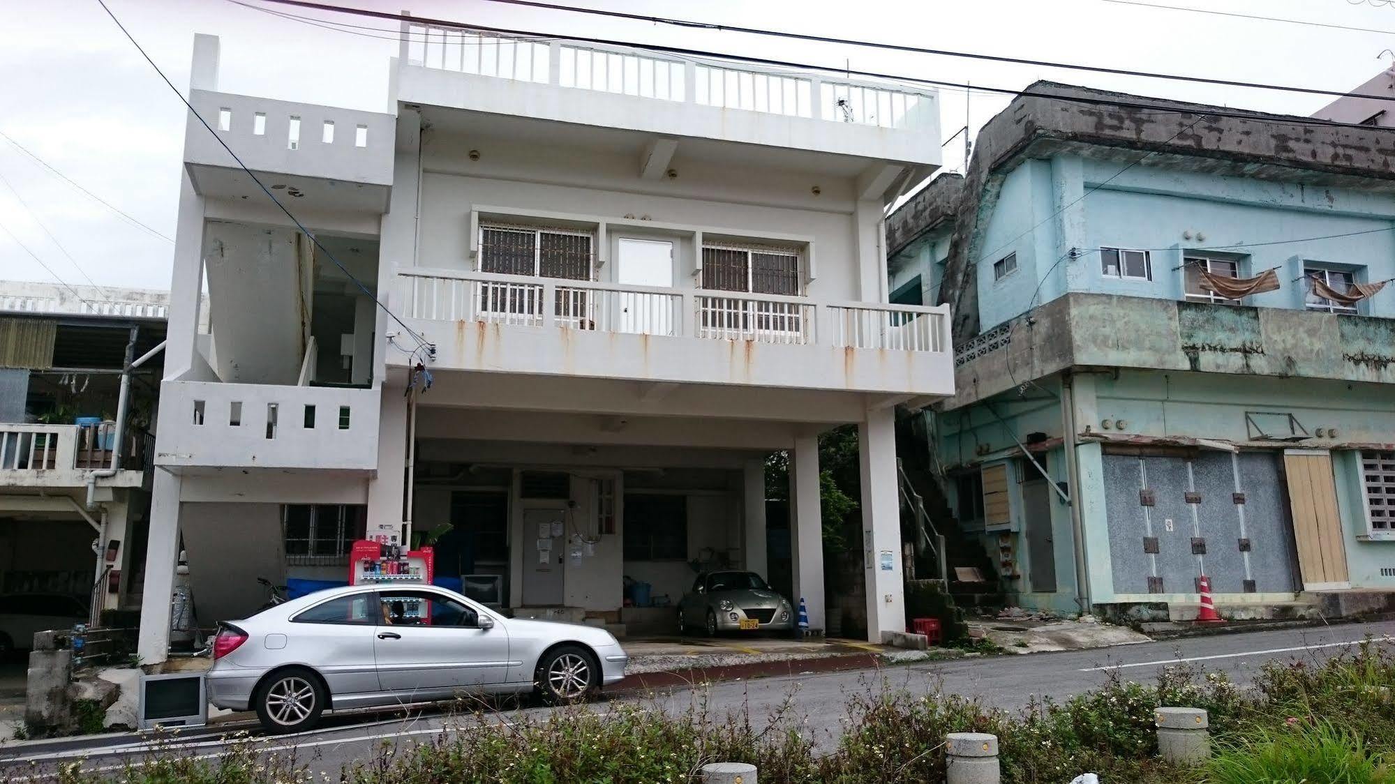 Koza Share House Hotel Okinawa Bagian luar foto