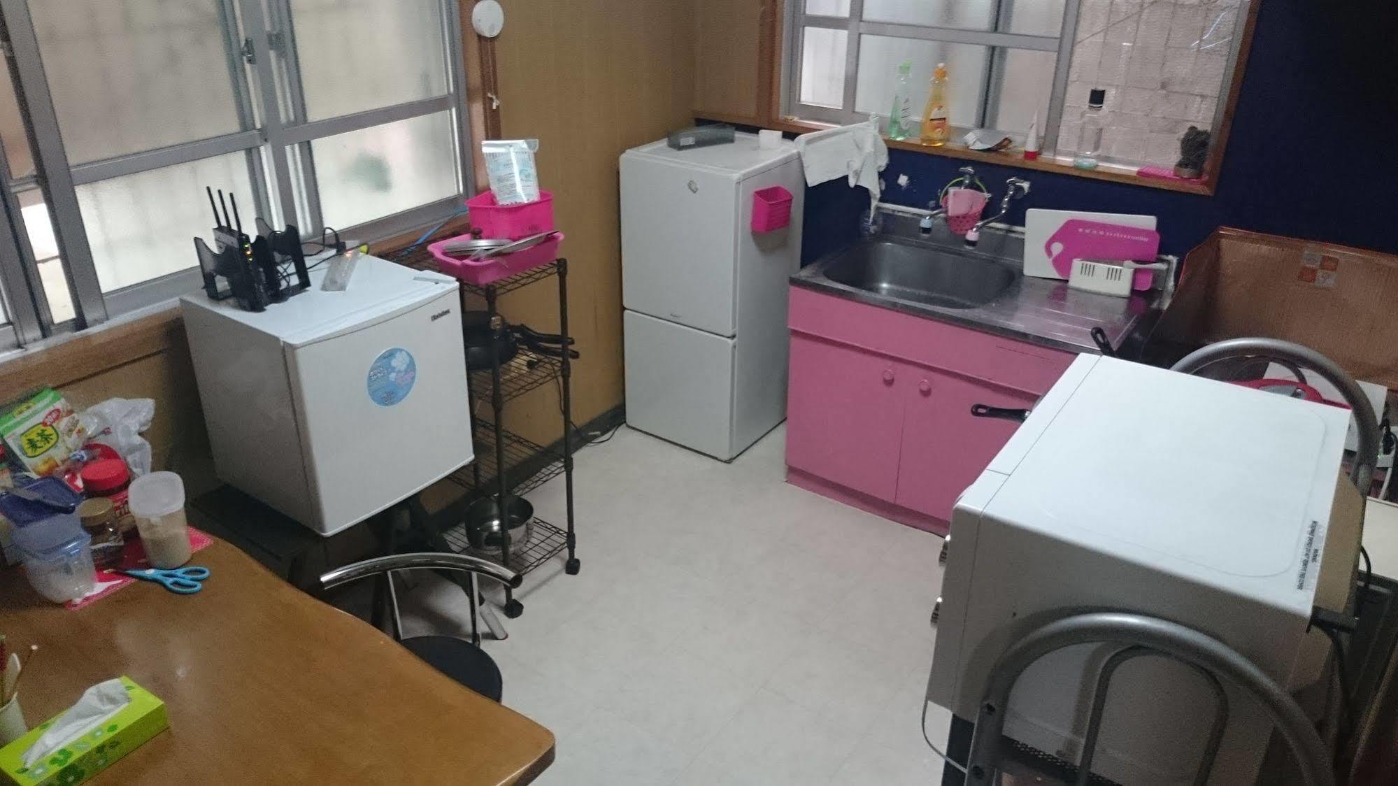 Koza Share House Hotel Okinawa Bagian luar foto